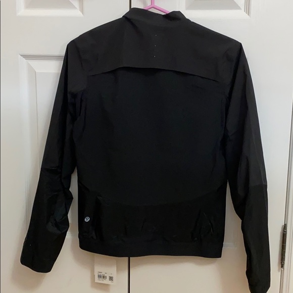 Lululemon Run On Jacket - Picture 8 of 8